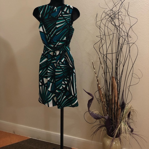 Banana Republic Belted MultiColor Dress. Preowned - Picture 3 of 5